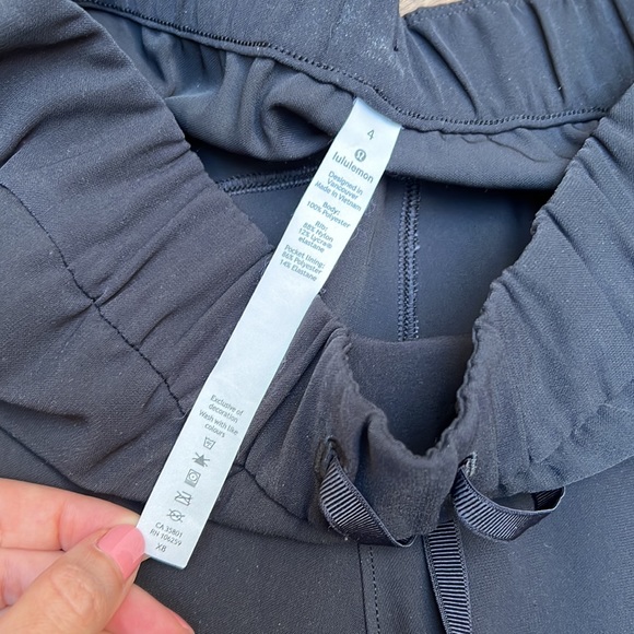 Lululemon On The Fly Black Woven Joggers - Picture 7 of 9